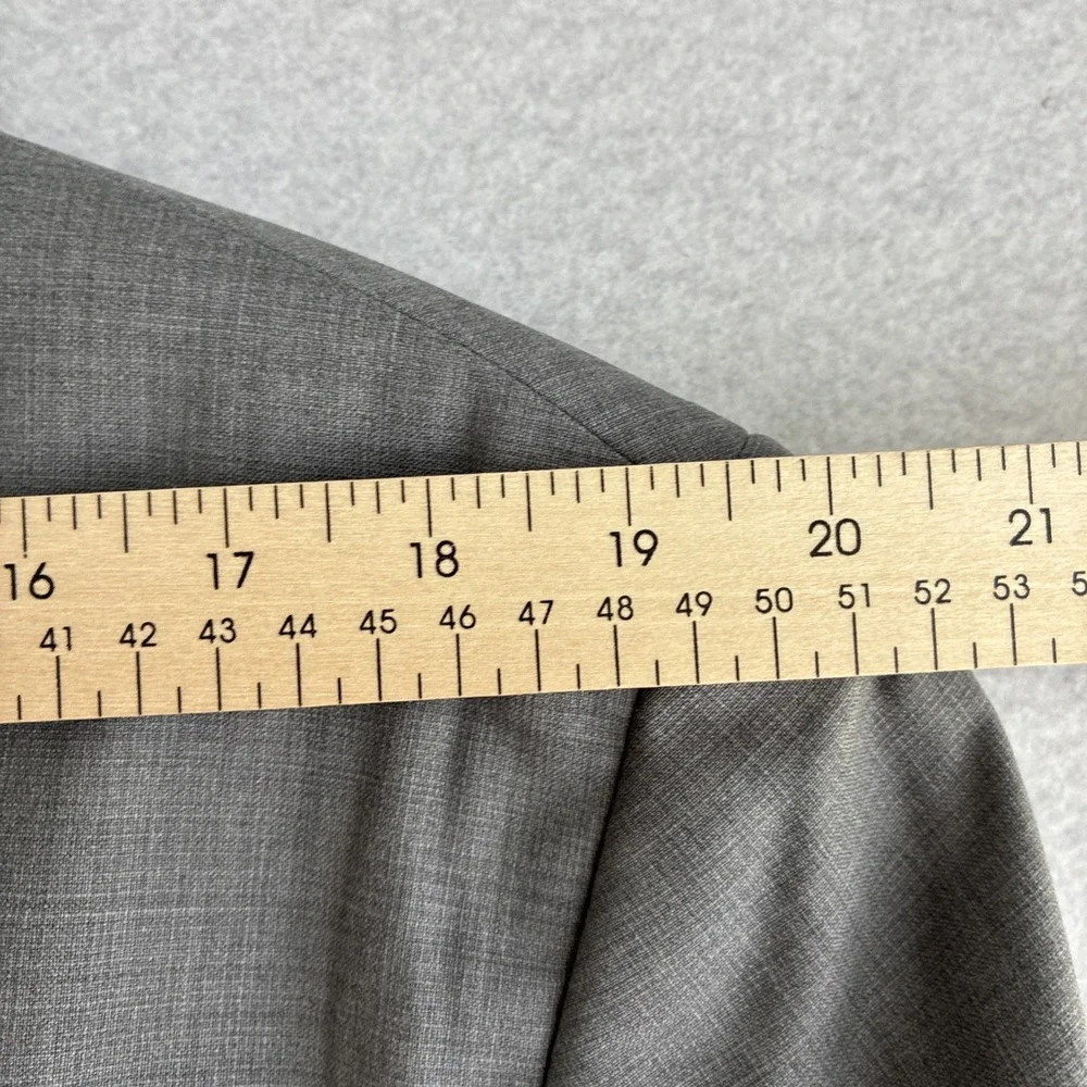Jos. A Bank 1905 Men's Gray Plaid Wool Blazer Slim Fit 44S Sport Coat Jacket